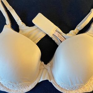 Victoria’s Secret Perfect Coverage Bra (36C)